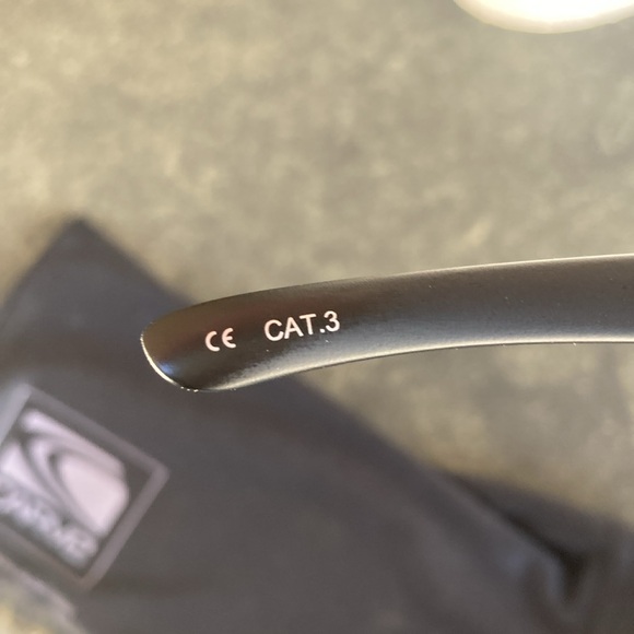 Carve “Korbin”unisex polarized wrap sunglasses with pouch - Picture 7 of 8